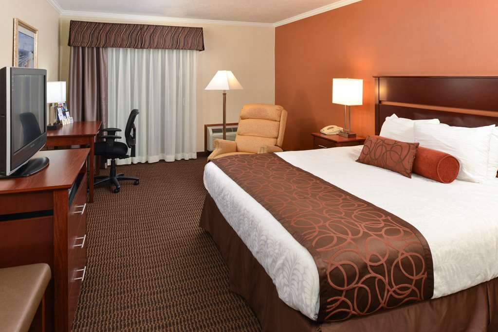 Best Western Plus Landmark Inn - photo 12