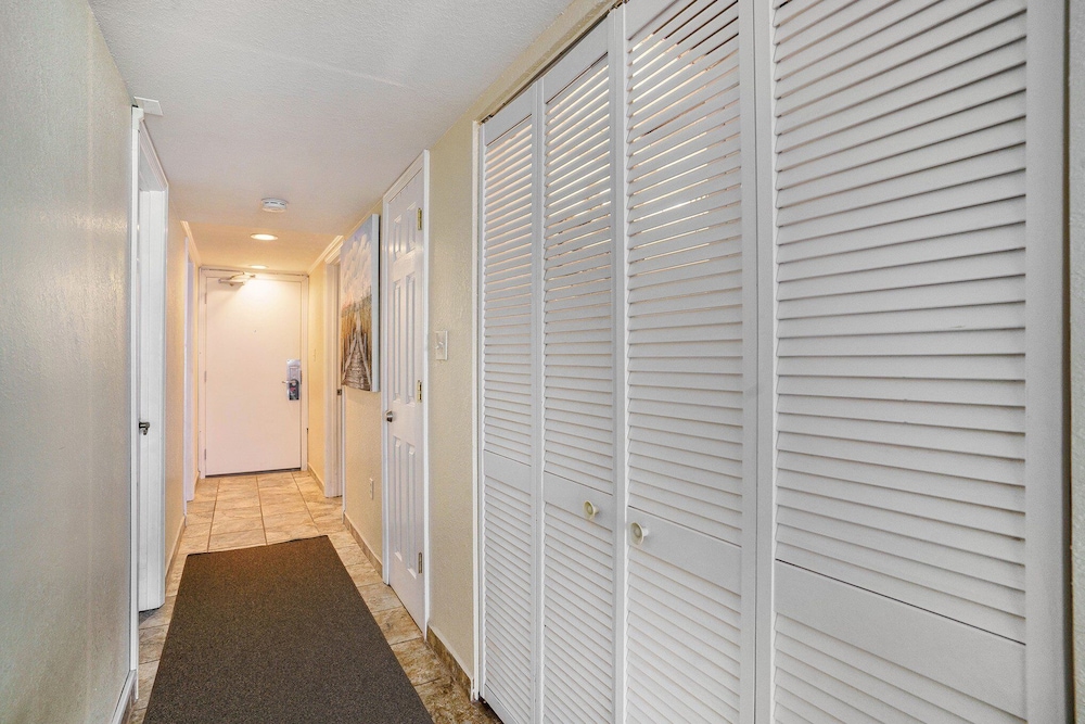 1011 Waters Edge Resort 2 Bedroom Condo by RedAwning - photo 22