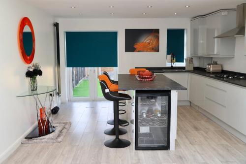 Well furnished 4 bedroom house in Rainham — 4-Star Luxury Hotel in Rainham, United Kingdom