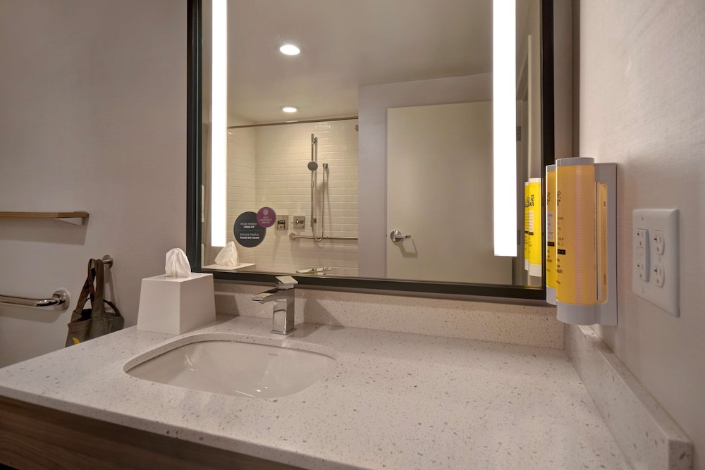 Tru by Hilton Manchester Downtown - photo 22