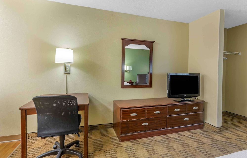 Extended Stay America Suites Greensboro Big Tree Way - photo 25