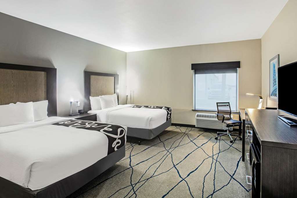 La Quinta Inn & Suites by Wyndham Ponca City - photo 15