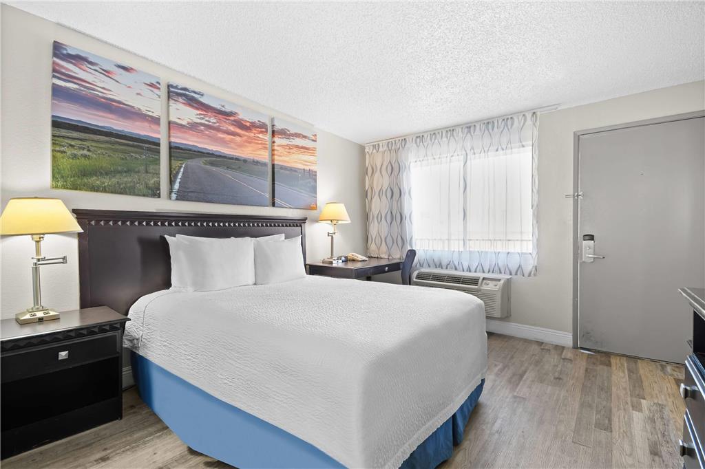 Days Inn by Wyndham Lost Hills - photo 15