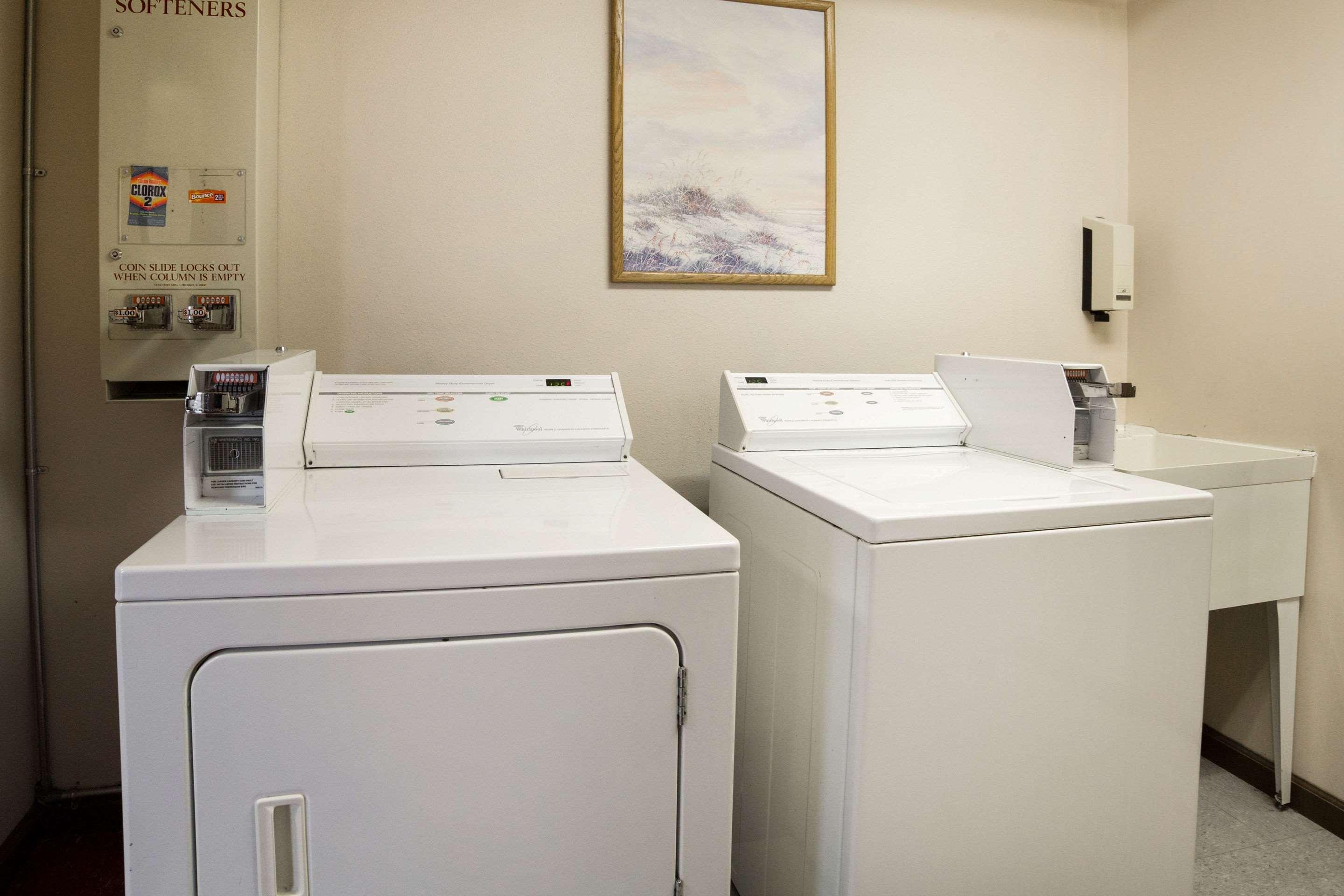 Econo Lodge Laramie WY - photo 42