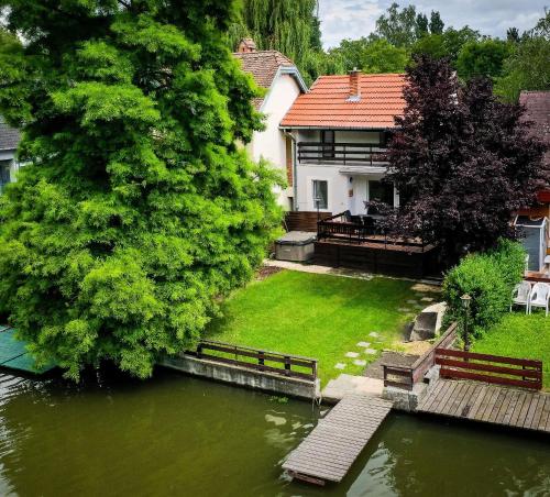 Ciprus Lak in Szarvas, Hungary