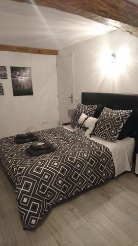 Les Dauphins - last minute hotel in Saint-Romain-De-Jalionas