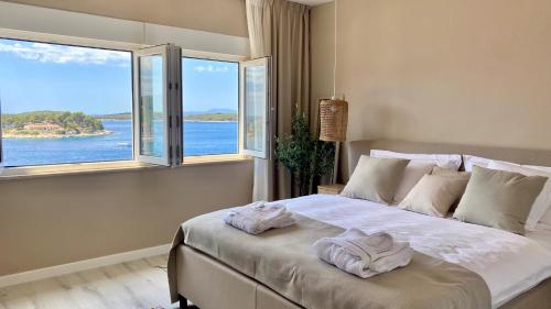 Up&Above New Luxury Apt Steps from Beach and Old Town — 4-Star Luxury Hotel in Hvar, Croatia