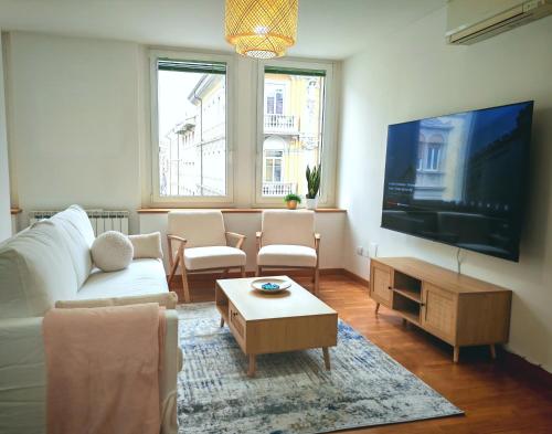 Jonathan Suite Luxury Apartment per 10 — 4-Star Luxury Hotel in Trieste, Italy