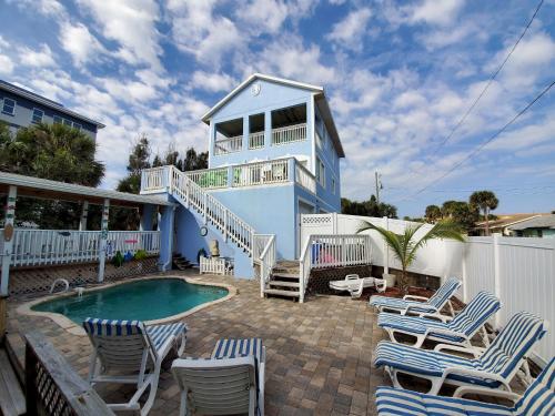 Oceanview Tower Pool just steps to the beach — 4-Star Luxury Hotel in Cocoa Beach, United States