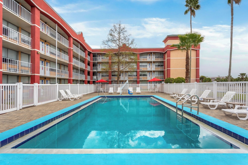 Baymont by Wyndham Orlando North Millenia - photo 21
