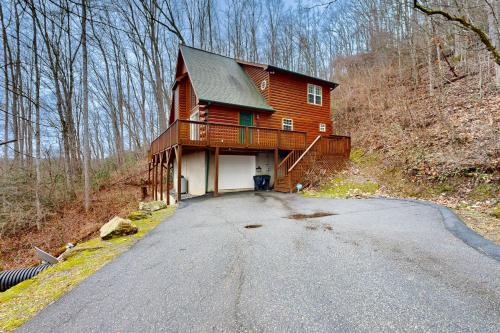 Hawks Landing - carbon neutral hotel in Sylva