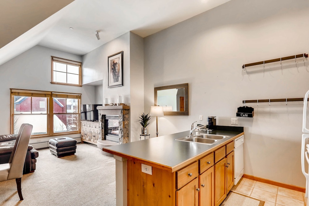 Jackpine 8023 - carbon neutral hotel in Keystone