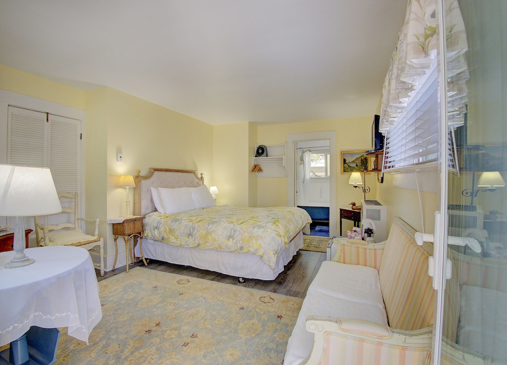 Secret Garden Inn and Cottages - photo 21