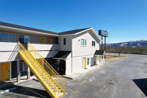 Balanced Rock Inn - photo 26