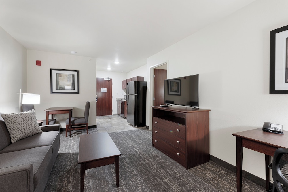 Cobblestone Hotel & Suites Urbana - photo 42