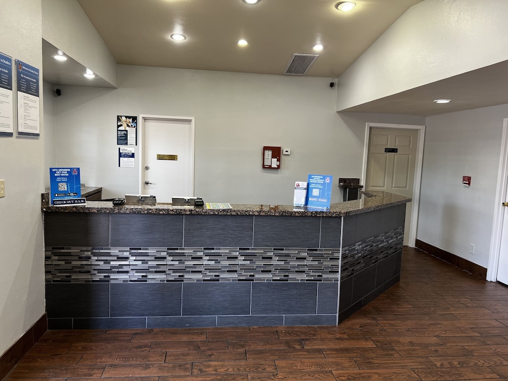 Howard Johnson by Wyndham Flagstaff I 40 East Lucky Lane - photo 4