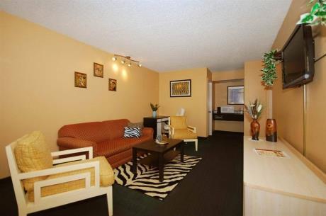 Econo Lodge - photo 18