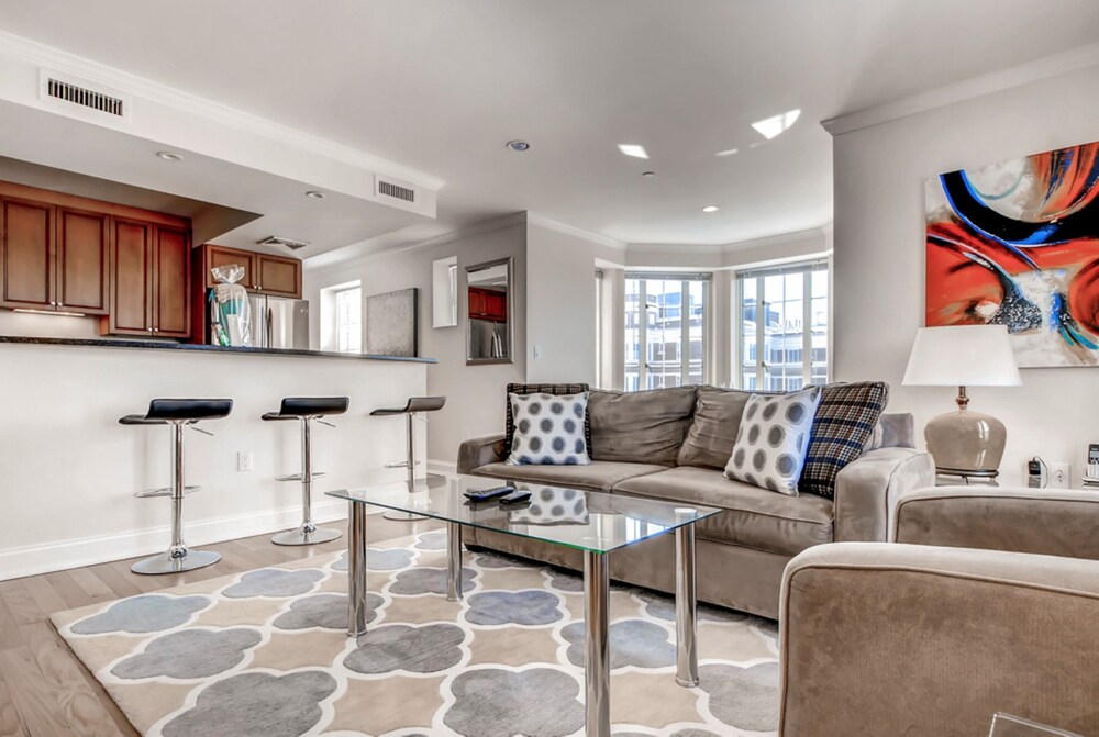Longwood Towers Apartments - photo 17