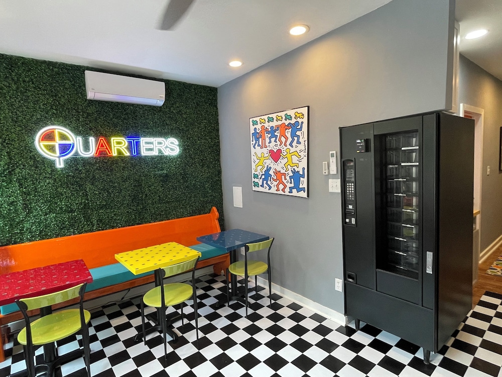 Quarters - photo 3