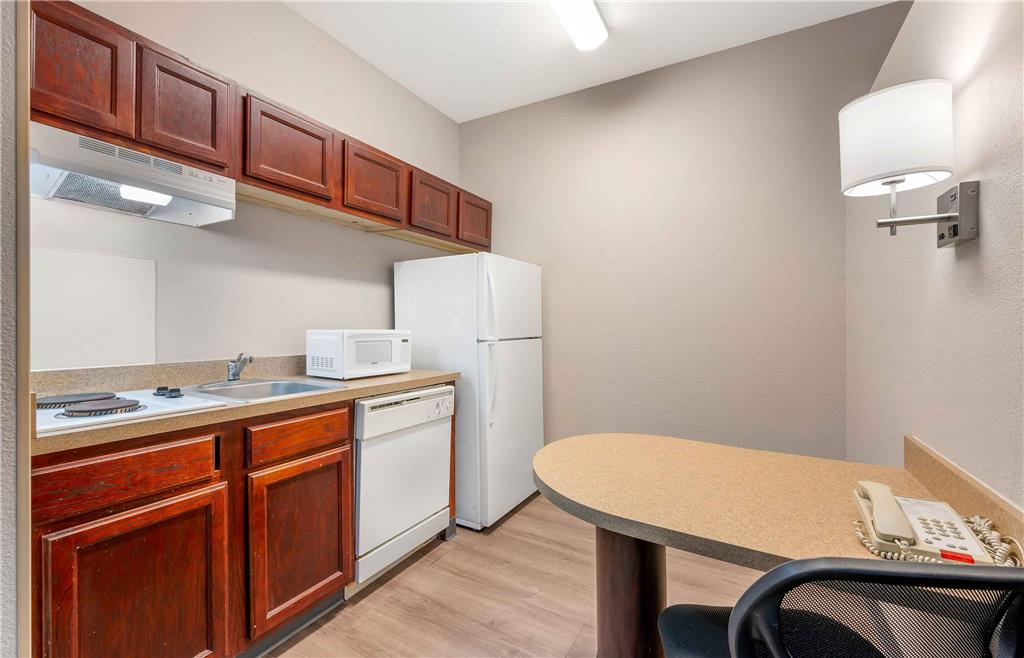 Extended Stay America Suites Indianapolis Airport W Southern - photo 17
