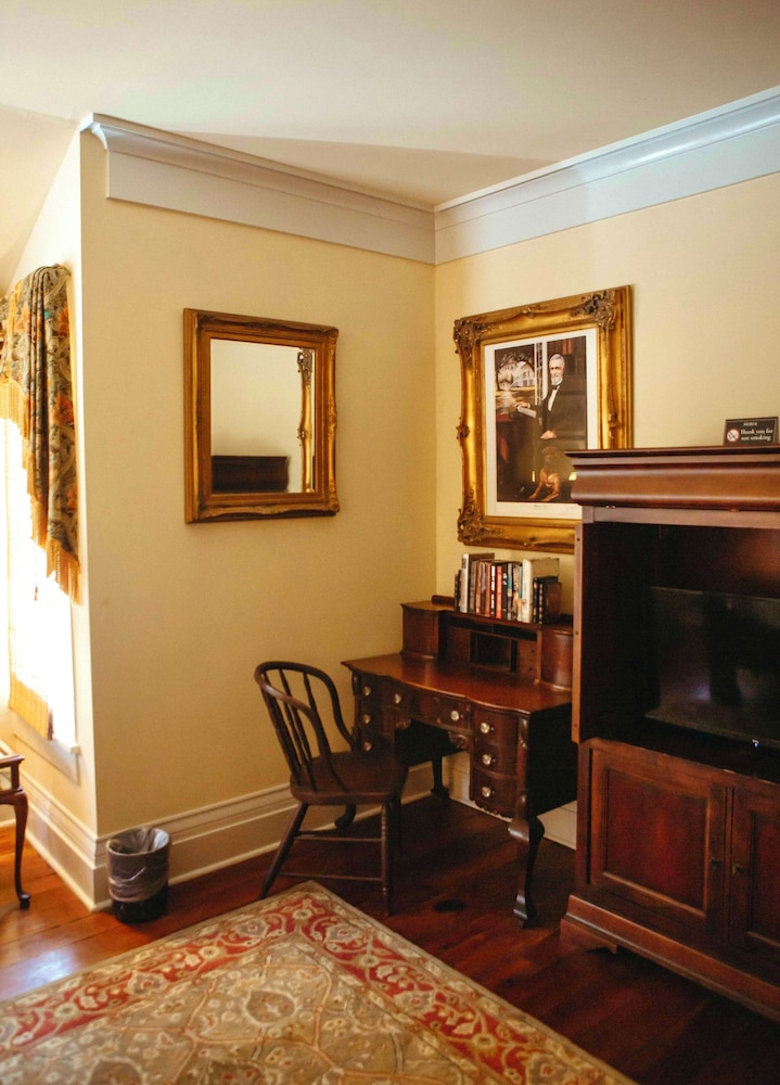 Anchuca Historic Mansion & Inn - photo 114