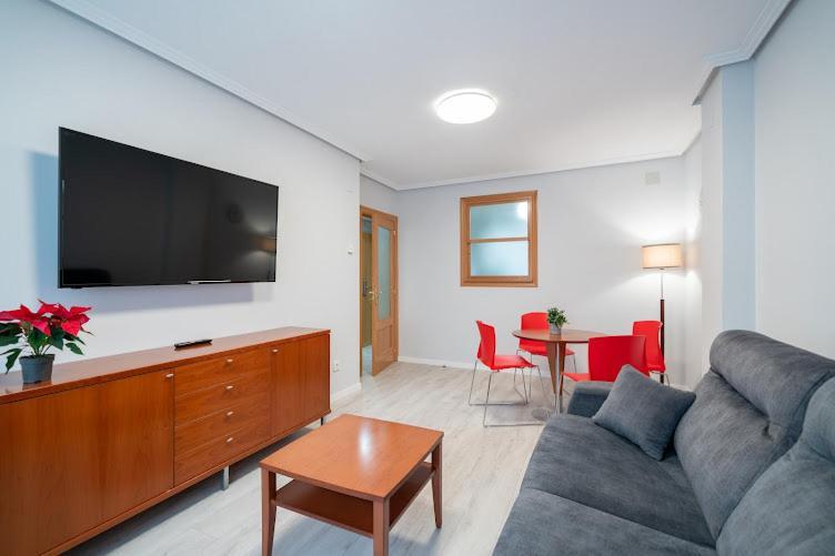 Apartamentos Go Genova Parquesol Parking Gratuito Zona Libre de Bajas Emisiones — 4-Star Luxury Hotel in Valladolid, Spain