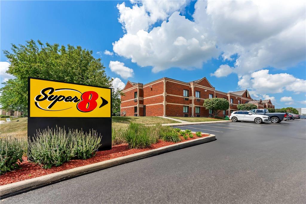 Super 8 By Wyndham Elgin — Elgin