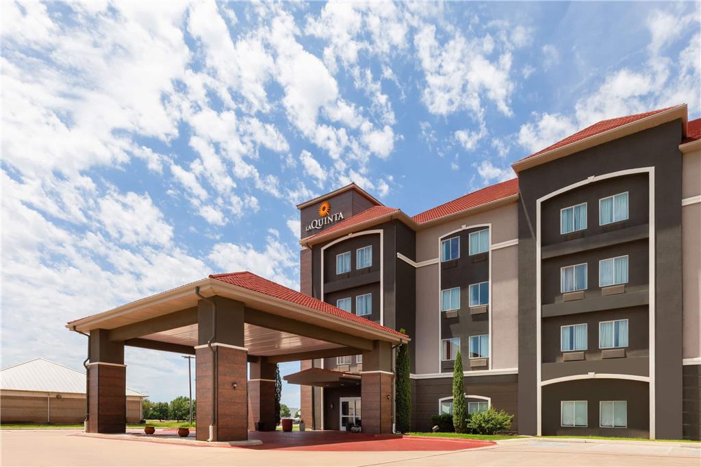 La Quinta Inn & Suites by Wyndham Brownwood — hotel in Brownwood
