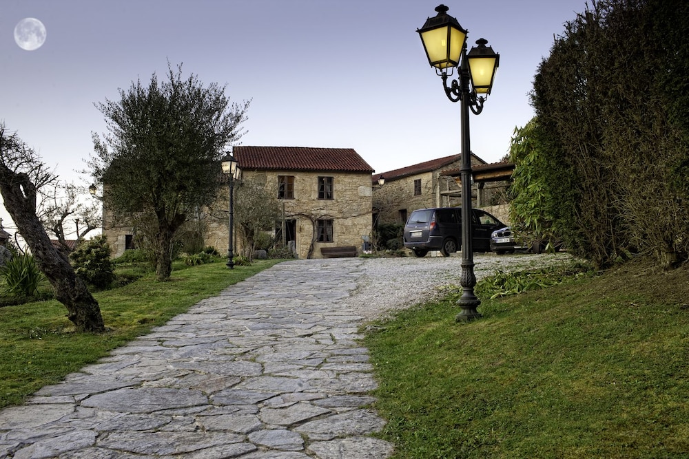 Alda Casa Gasamans — 4-Star Luxury Hotel in Ames, Spain