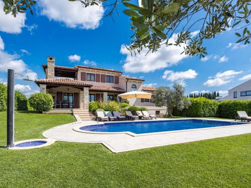 Villa De Flora by Interhome — 4-Star Luxury Hotel in Galizana, Croatia