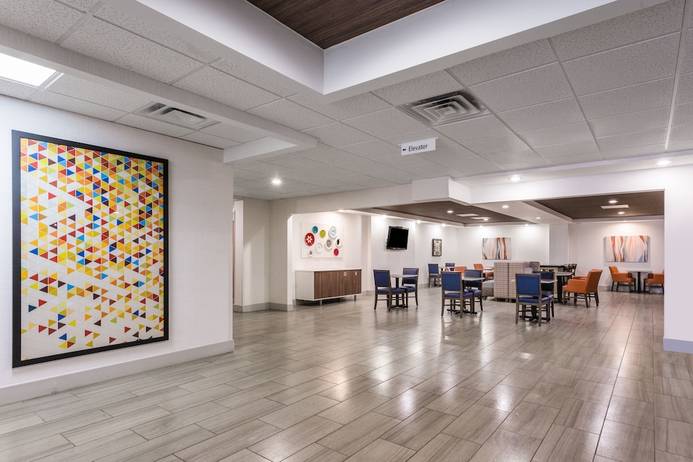 Holiday Inn Express and Suites Petersburg Fort Lee by IHG - photo 43