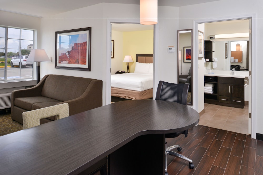 Candlewood Suites Beaumont by IHG - photo 10