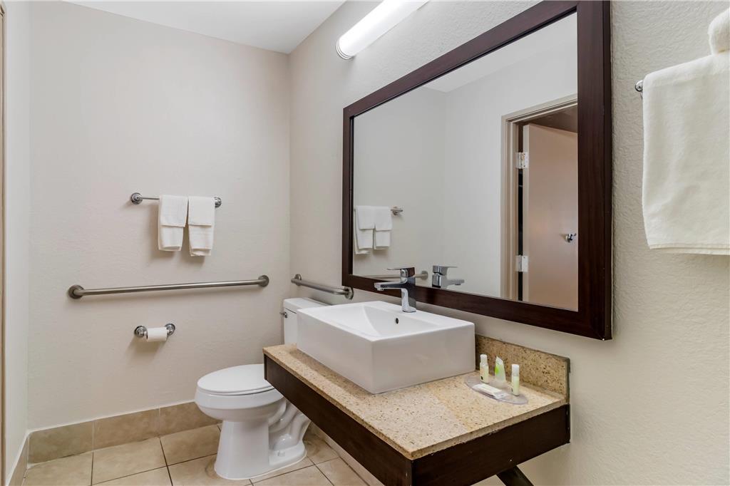Quality Inn & Suites I 10 near Fiesta Texas - photo 23