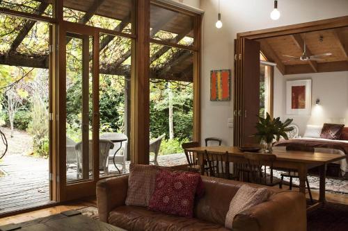 Georgie Gardens - carbon neutral hotel in Daylesford