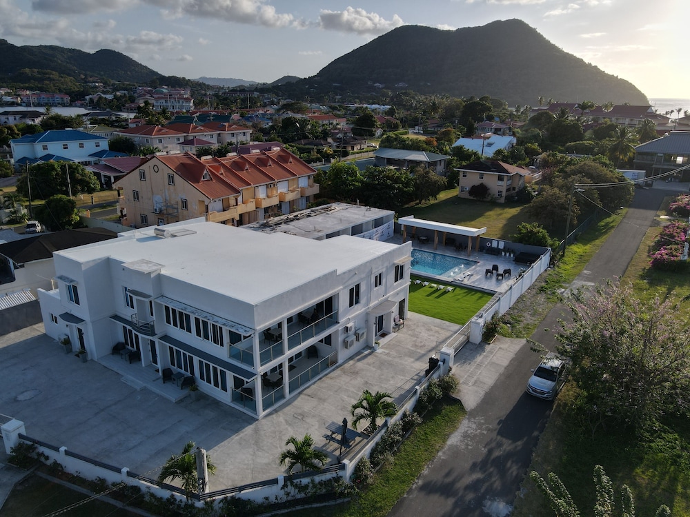 Luxury 5BD Loft in Prime Location — 4-Star Luxury Hotel in Gros Islet, Saint Lucia