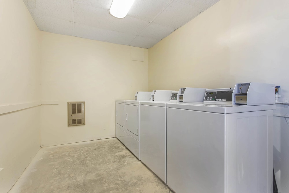 Super 8 by Wyndham Battleboro Rocky Mount - photo 16