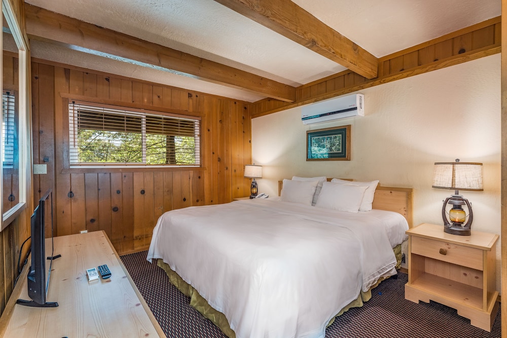The Pines Resort - photo 12