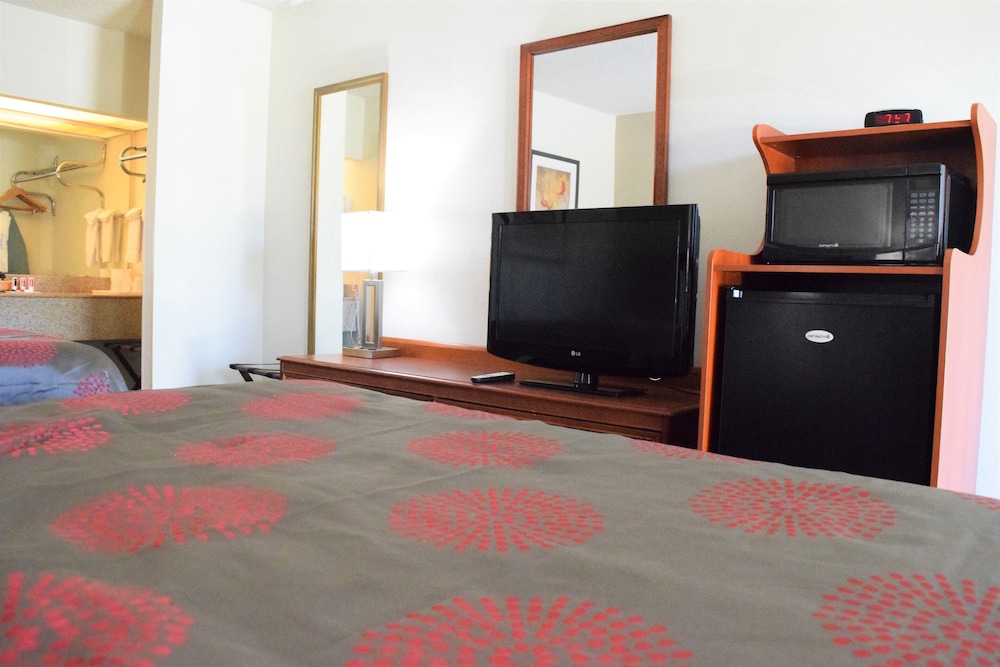 Ramada by Wyndham Savannah Gateway - photo 13