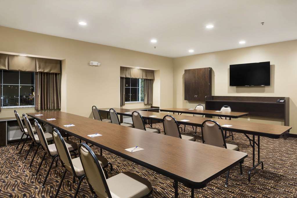 Microtel Inn & Suites by Wyndham Cambridge - photo 15