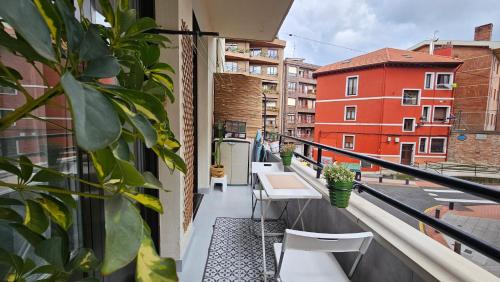 Central River Room private WC - last minute hotel in Bilbao