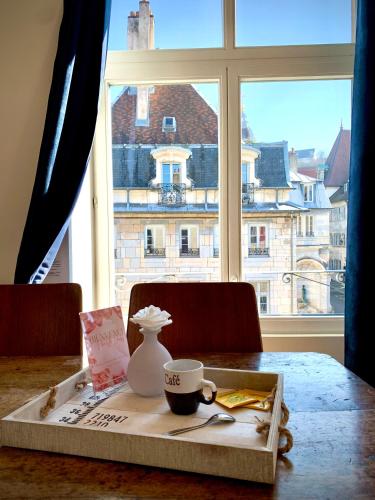 Les Fabuleux Appartements du Coeur de Ville Place Victor Hugo in Besancon, France