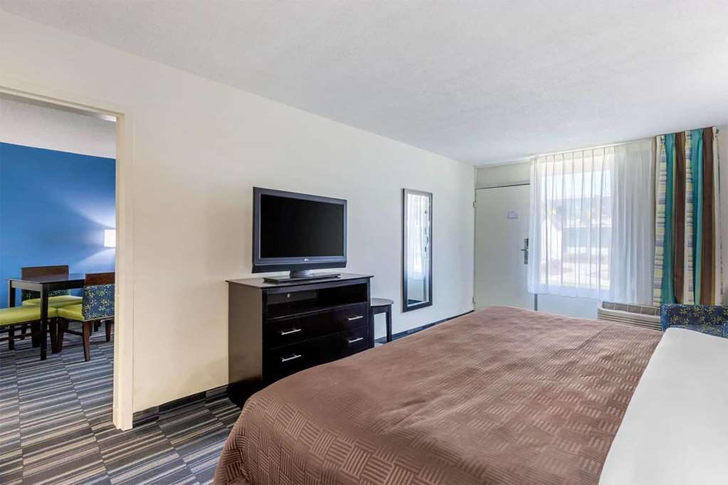 Days Inn and Suites by Wyndham Oxford - photo 13