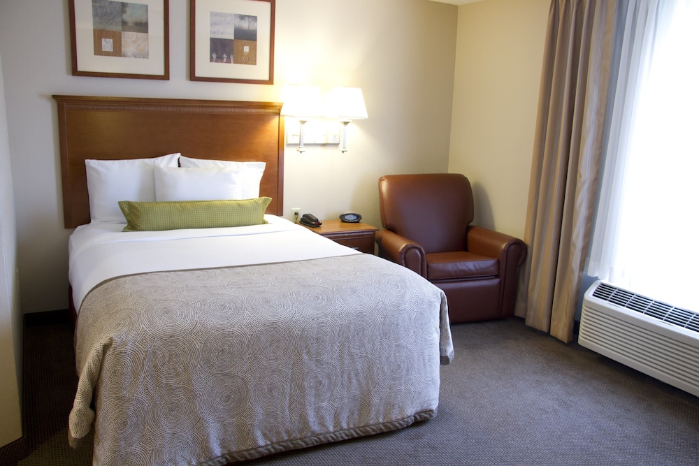 Candlewood Suites Champaign Urbana University Area by IHG - photo 12