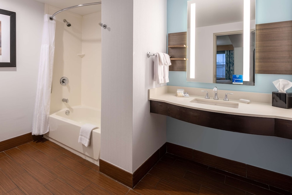 Hilton Garden Inn Roanoke - photo 28