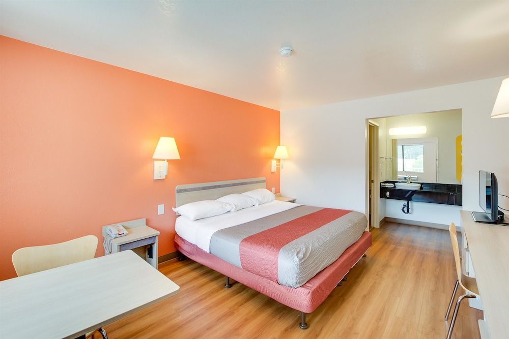Motel 6 Columbia West - photo 11