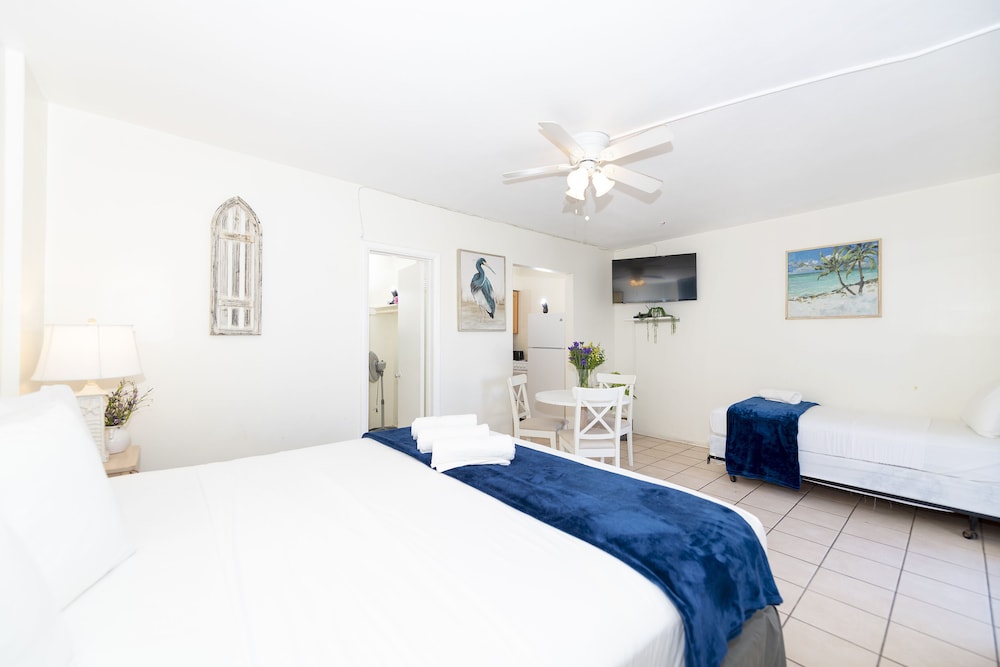 Tropic Isle Hotel and Apartment - featured photo
