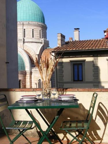 Sunny home with roof patio — 4-Star Luxury Hotel in Florence, Italy