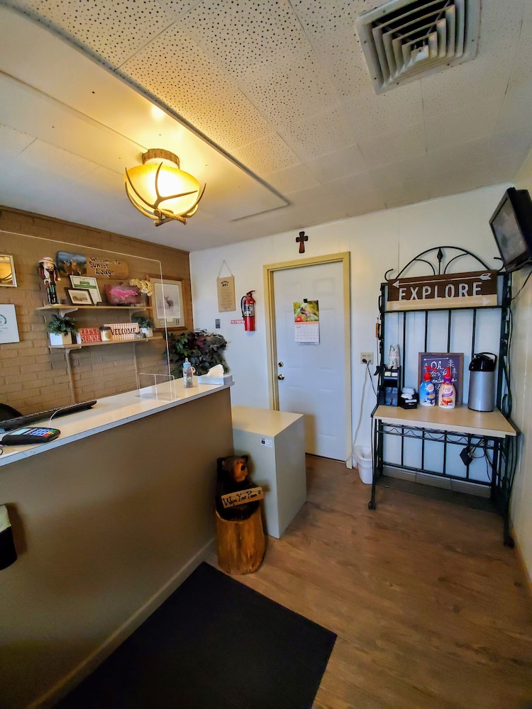 Sunset Lodge Escanaba - photo 4