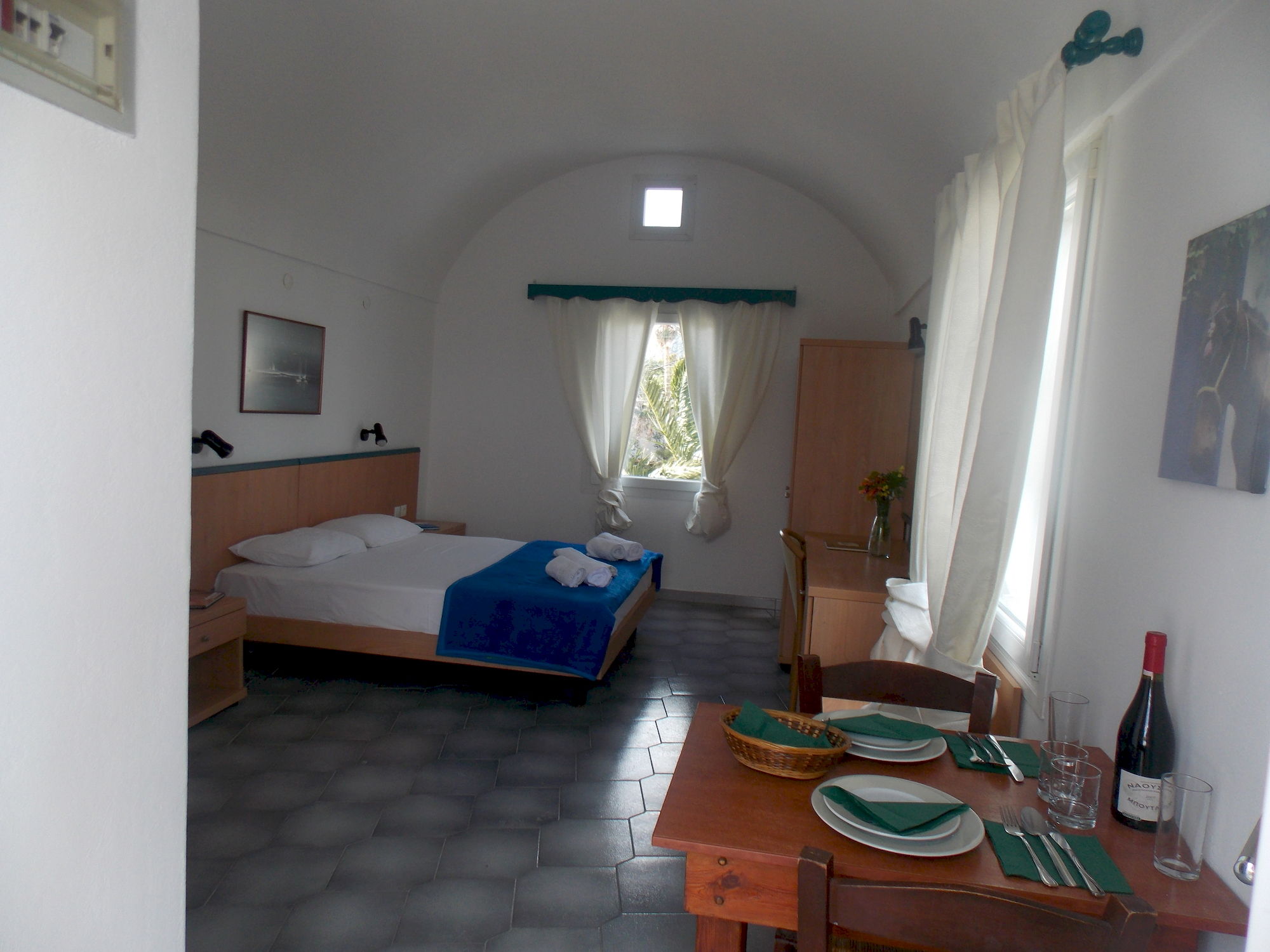 Sunrise Studios Perissa