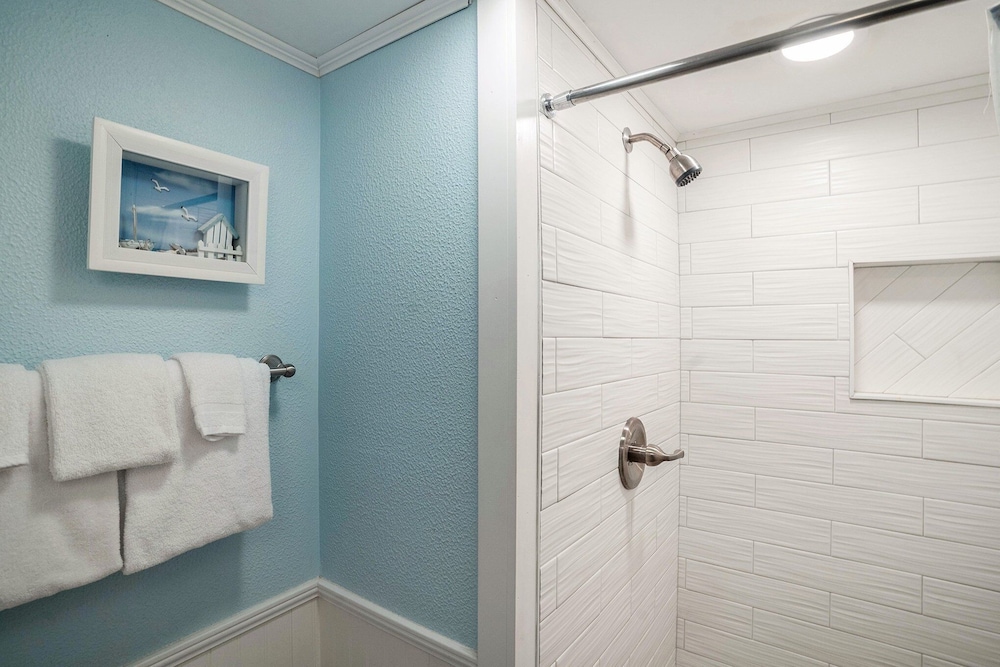 0906 Waters Edge Resort 1 Bedroom Condo by RedAwning - photo 12